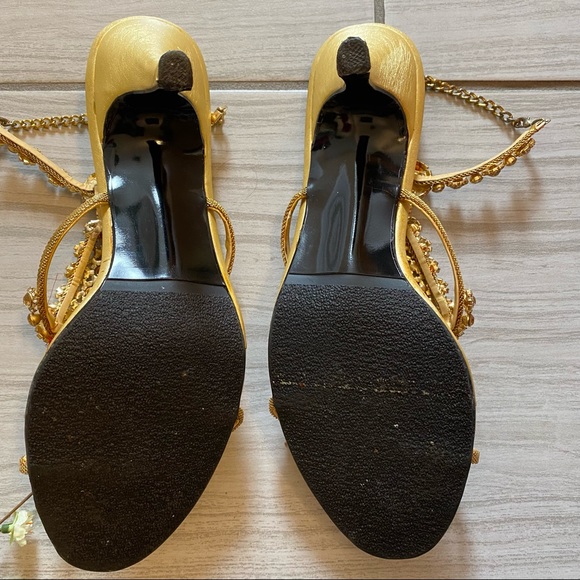 ✨Brand New✨Fancy Gold Colour Heels, Size US 8 - Picture 7 of 8